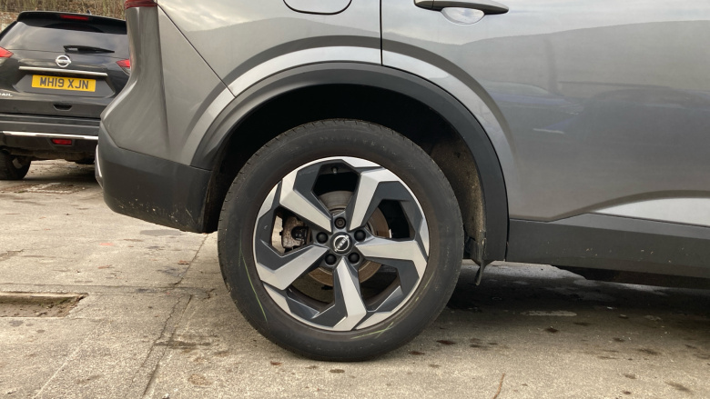 Nissan Qashqai 1.3 DiG-T MH N-Connecta 5dr Petrol Hatchback